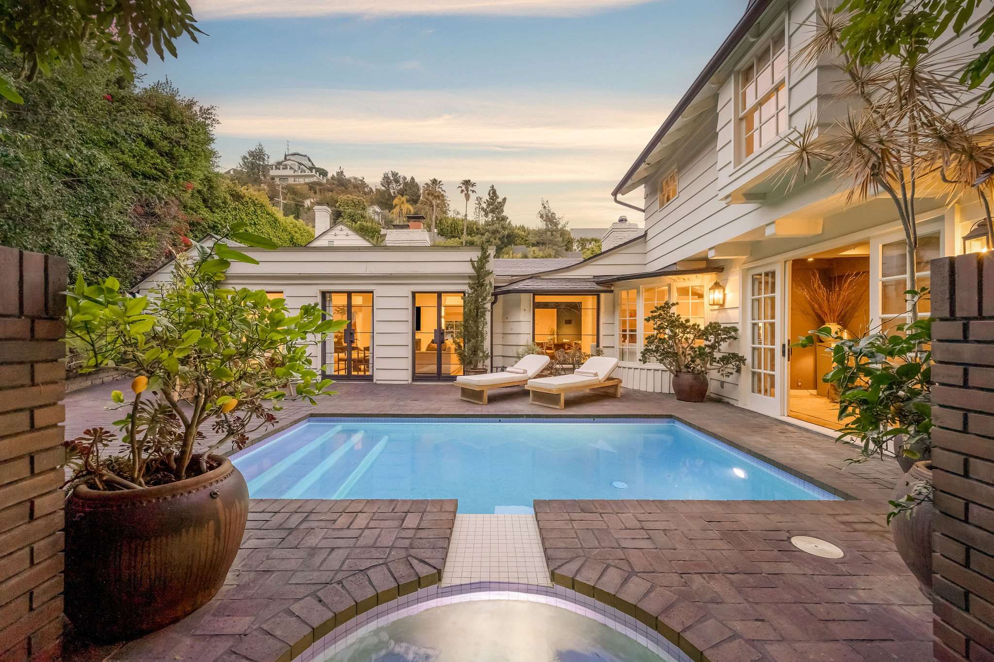 Knights Bridge Manor by Stay Awhile Villas