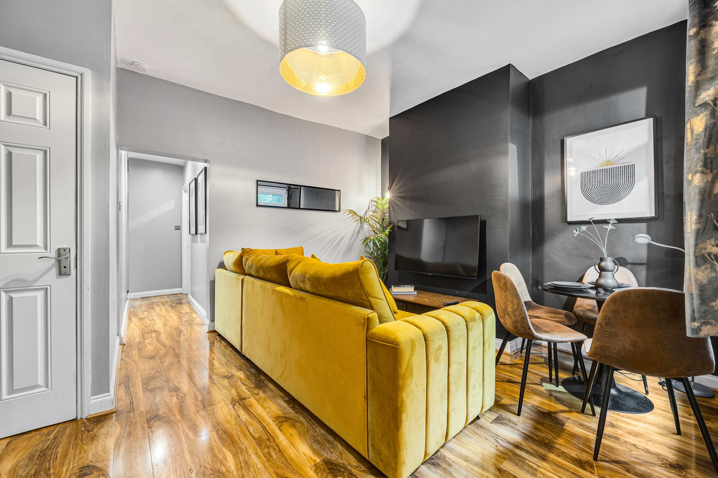 3 BR Home 3 min Close to MCR City Centre+Free Park in Eldermount Road 22 M9 8BT - Property image 14 - VivreStays