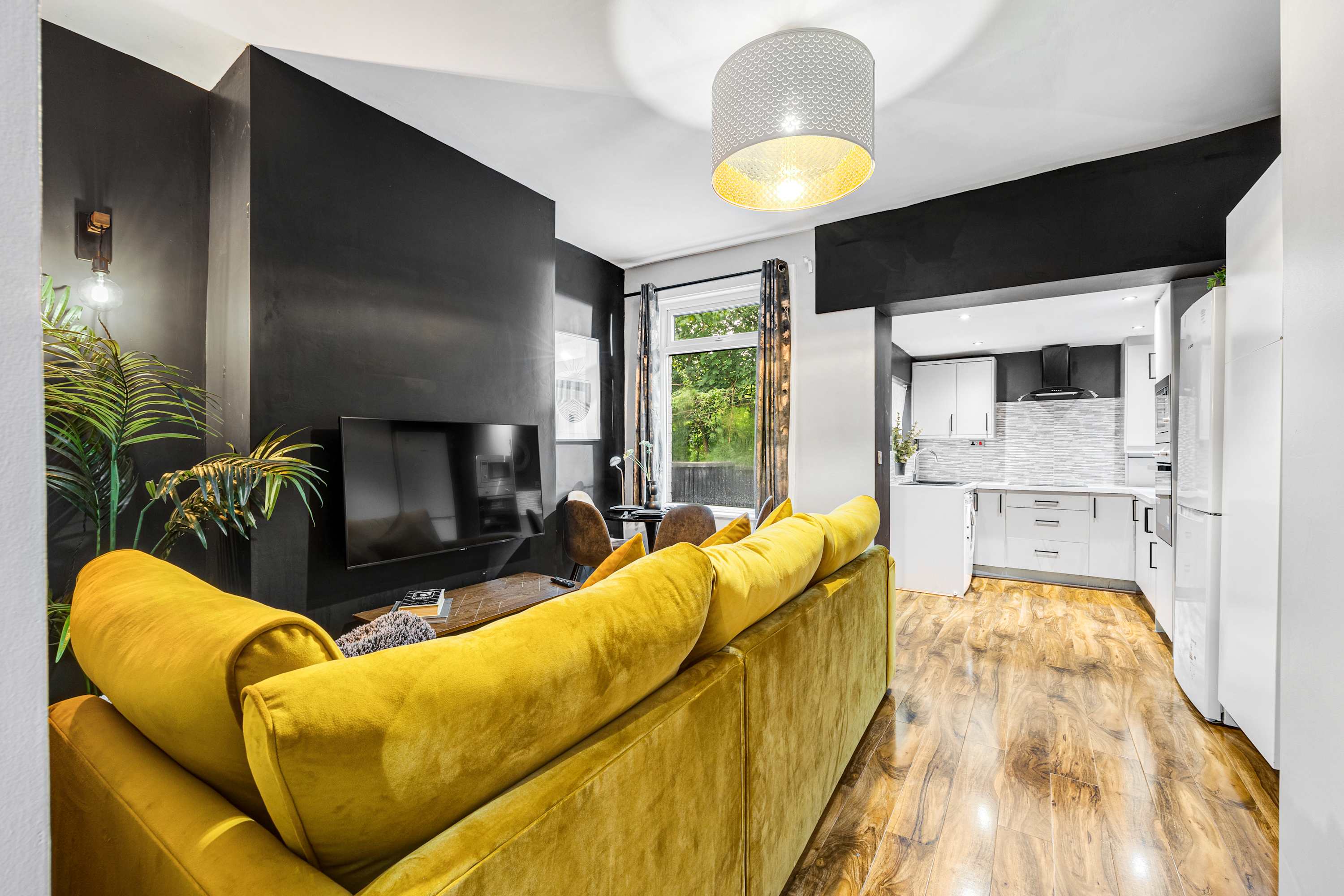 3 BR Home 3 min Close to MCR City Centre+Free Park serviced apartment - Manchester - VivreStays