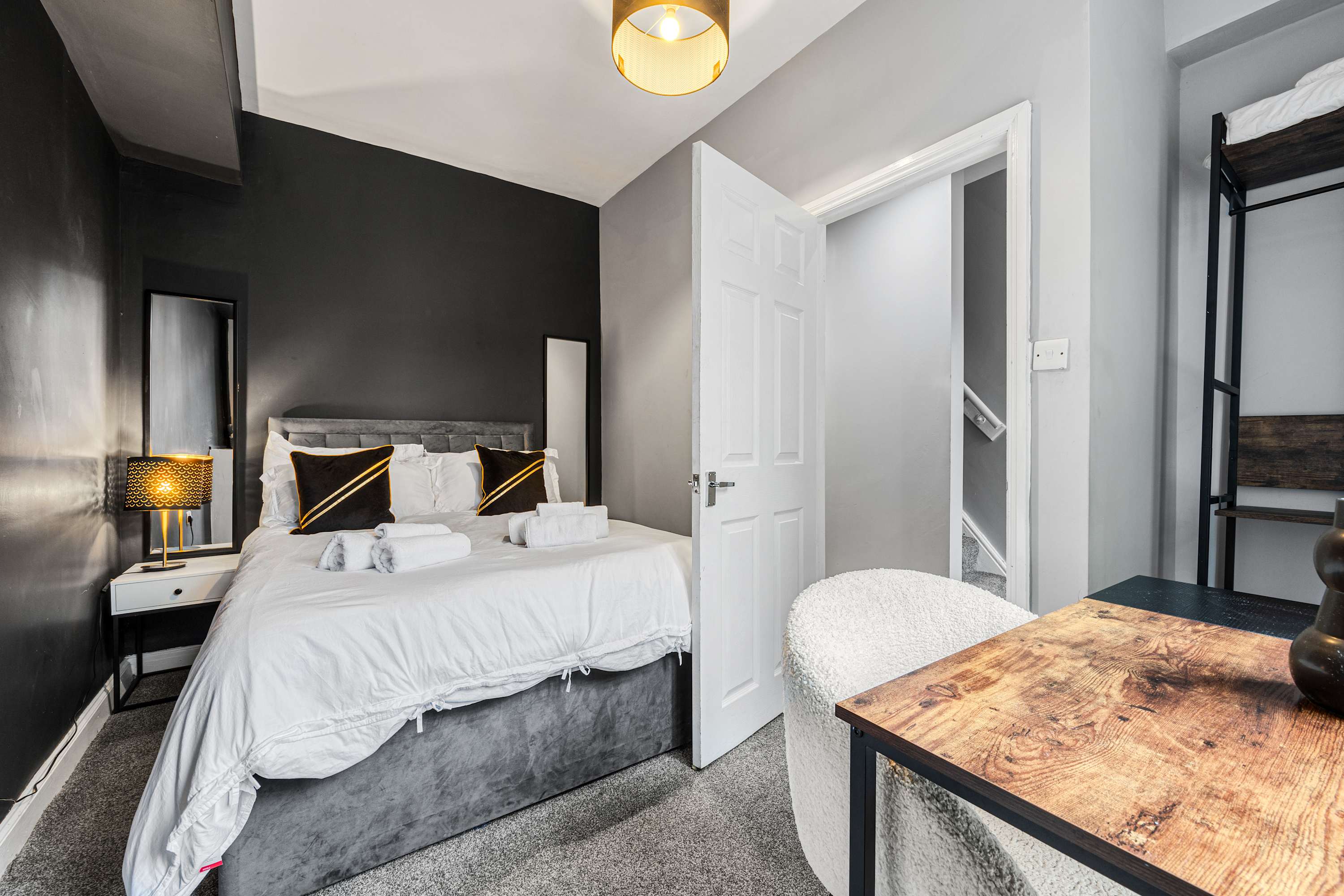 3 BR Home 3 min Close to MCR City Centre+Free Park in Eldermount Road 22 M9 8BT - Property image 4 - VivreStays