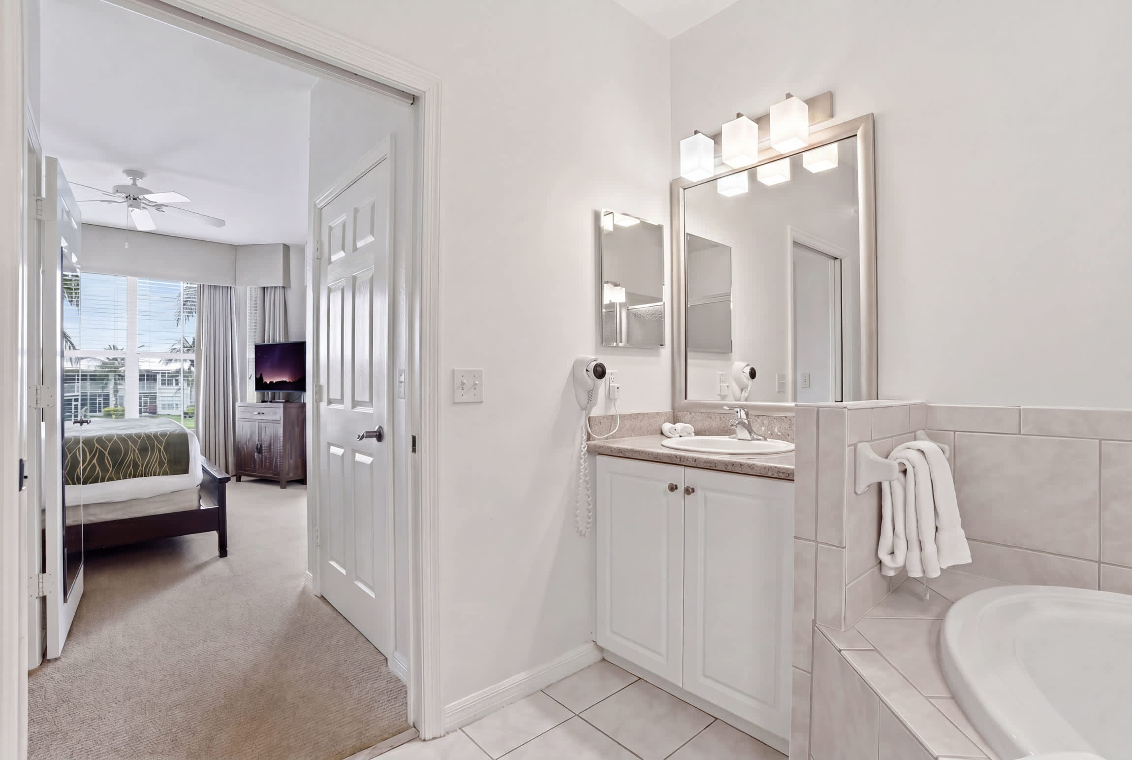 224 Second Floor Lake View Sleeps 6 | Photo 27
