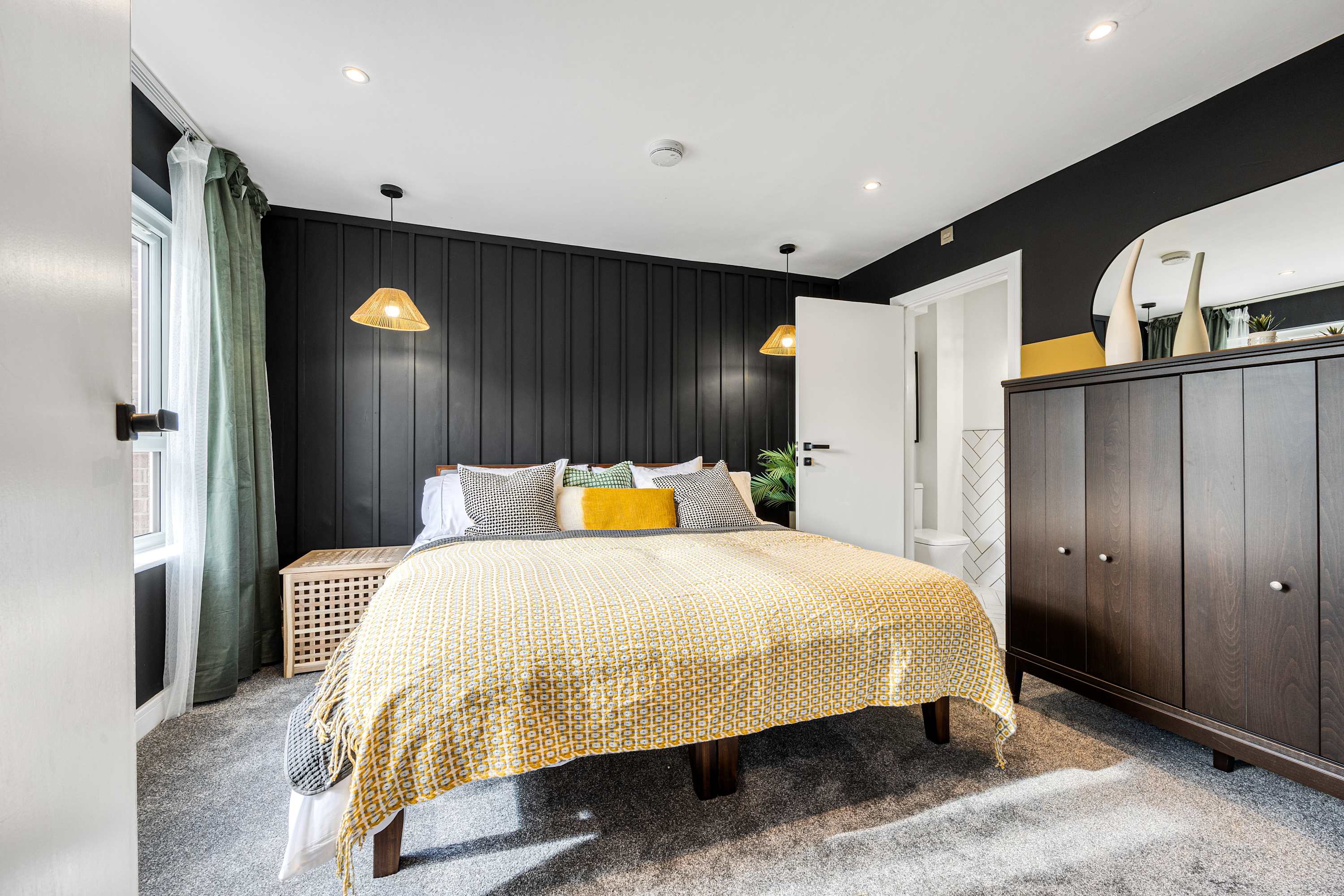 4Bed Salford Quays | Sleeps 8 | 2 Ensuites|Parking in Crowther Avenue 7 M5 3JU - Property image 16 - VivreStays