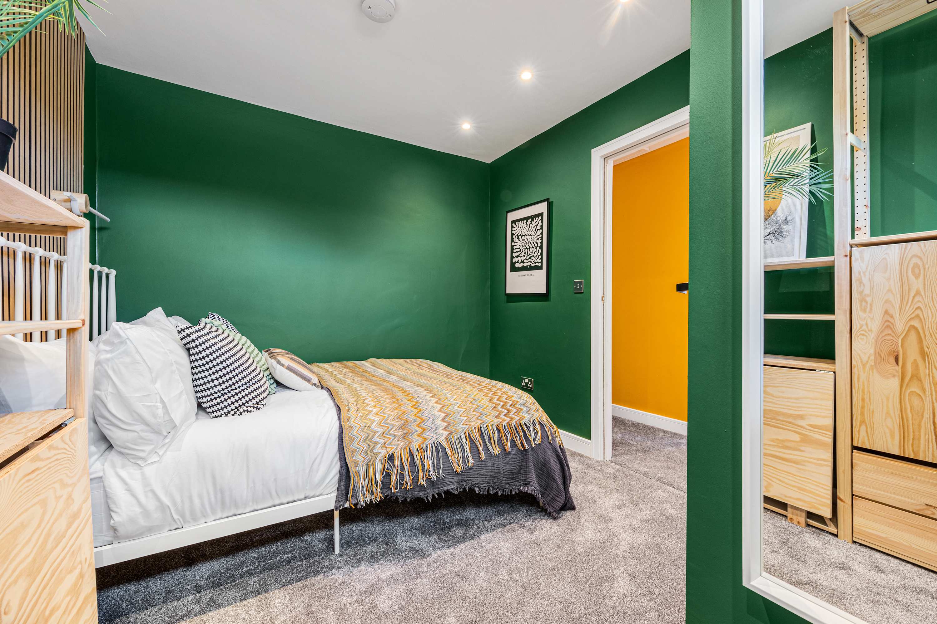 4Bed Salford Quays | Sleeps 8 | 2 Ensuites|Parking in Crowther Avenue 7 M5 3JU - Property image 24 - VivreStays