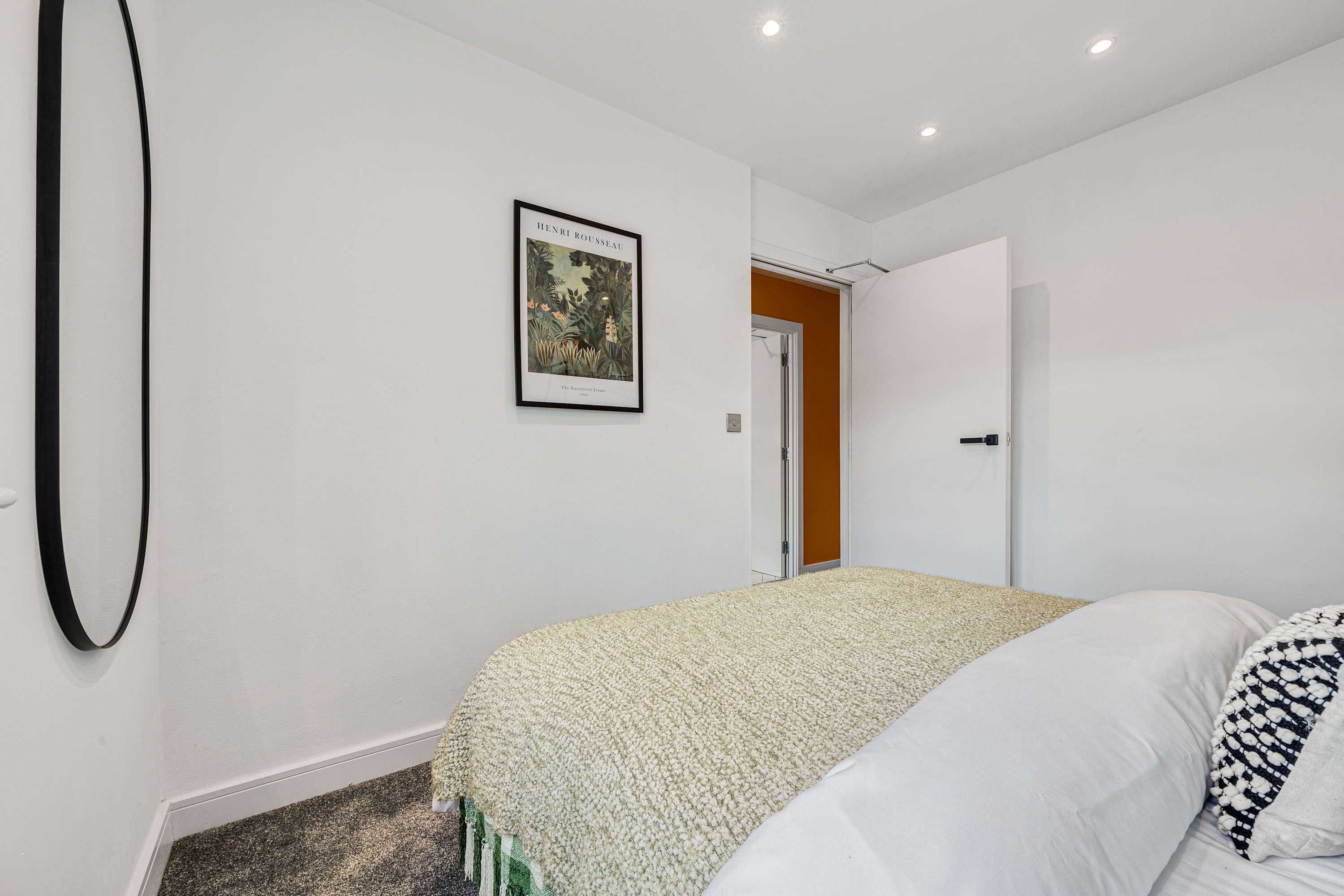 4Bed Salford Quays | Sleeps 8 | 2 Ensuites|Parking in Crowther Avenue 7 M5 3JU - Property image 27 - VivreStays