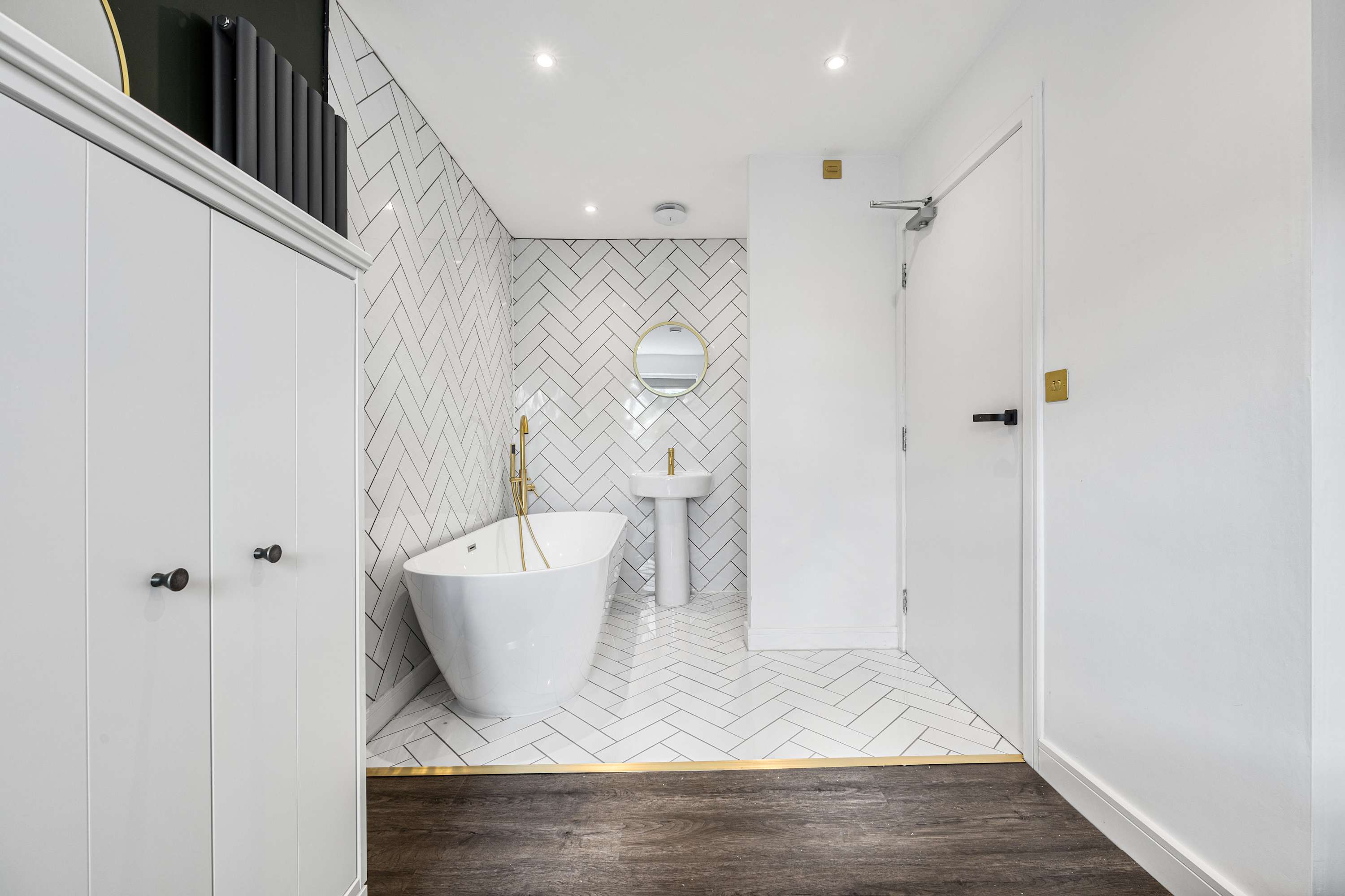 4Bed Salford Quays | Sleeps 8 | 2 Ensuites|Parking in Crowther Avenue 7 M5 3JU - Property image 28 - VivreStays