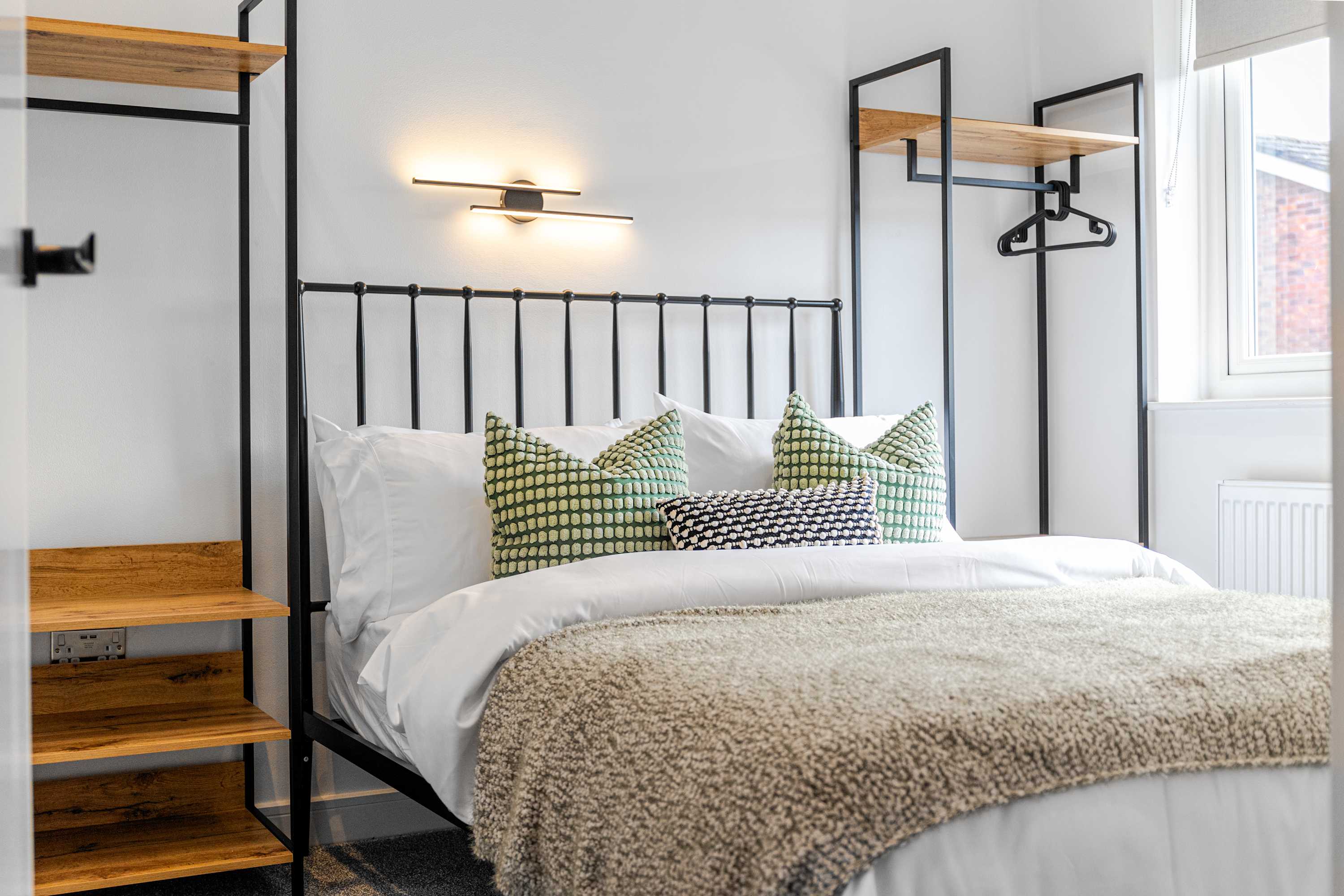 4Bed Salford Quays | Sleeps 8 | 2 Ensuites|Parking in Crowther Avenue 7 M5 3JU - Property image 41 - VivreStays