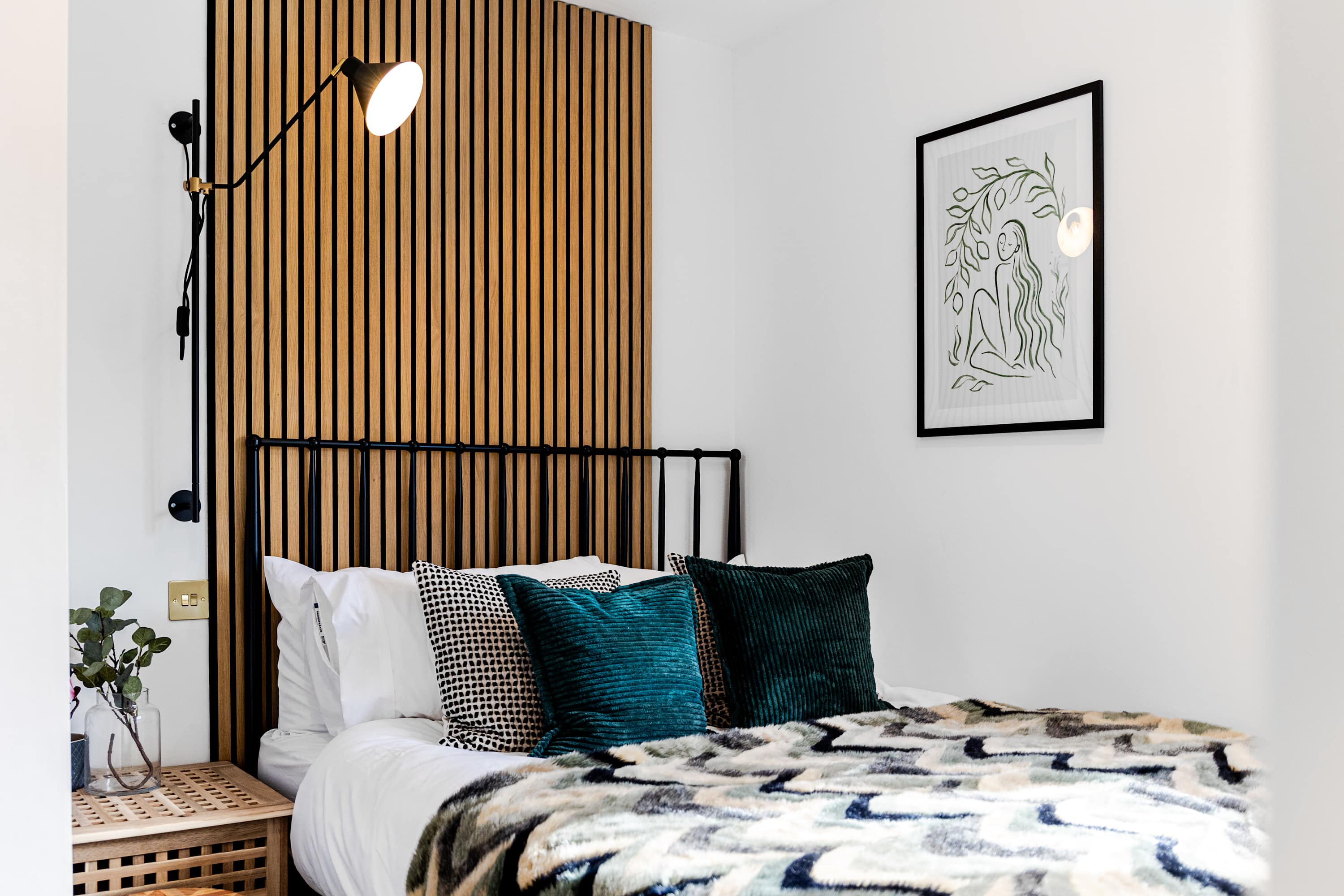 4Bed Salford Quays | Sleeps 8 | 2 Ensuites|Parking in Crowther Avenue 7 M5 3JU - Property image 46 - VivreStays