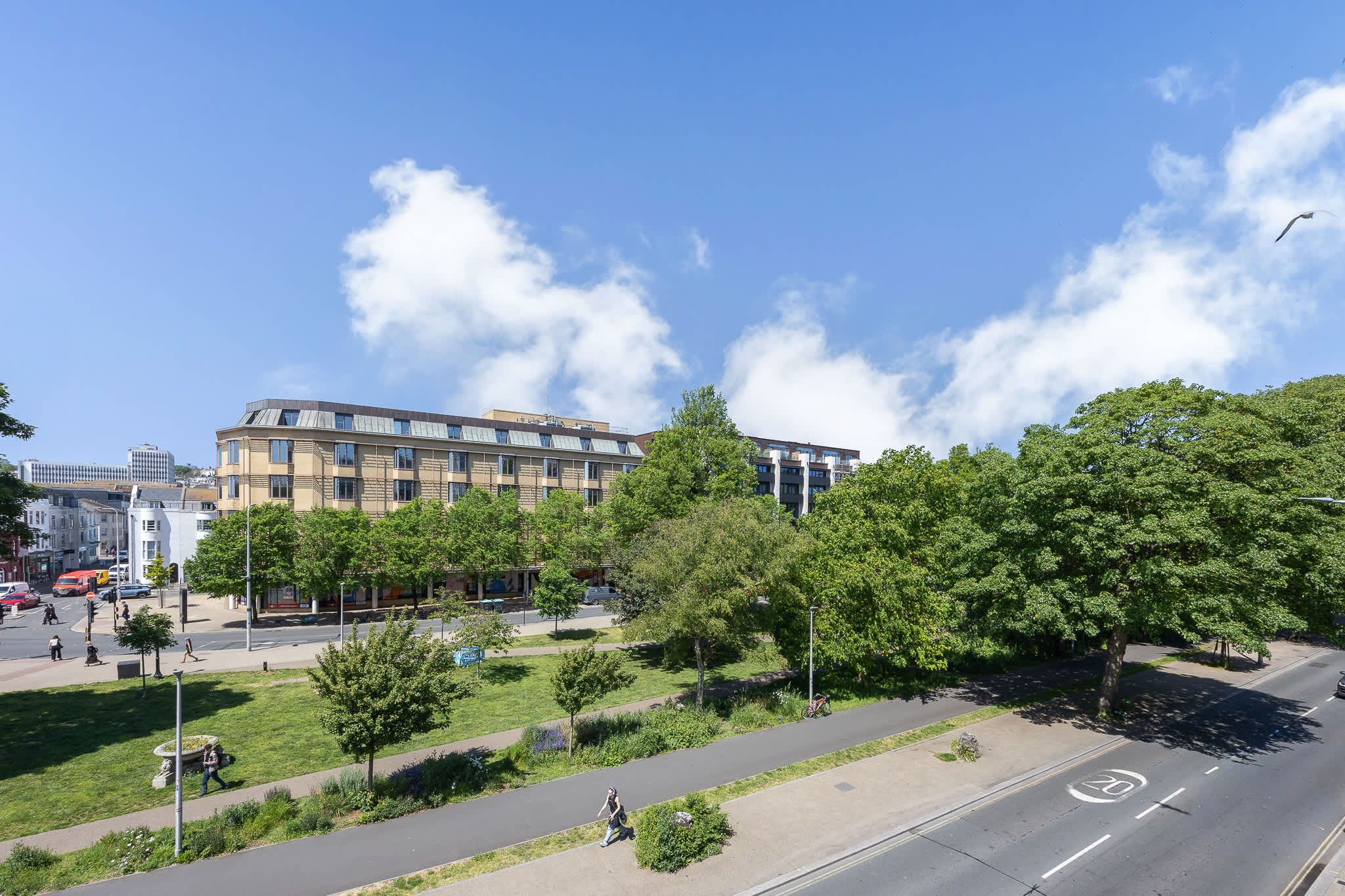 Brighton for 10 | Minutes from the Beach | Central in Grande Parade BN2 9QA - Property image 3 - VivreStays