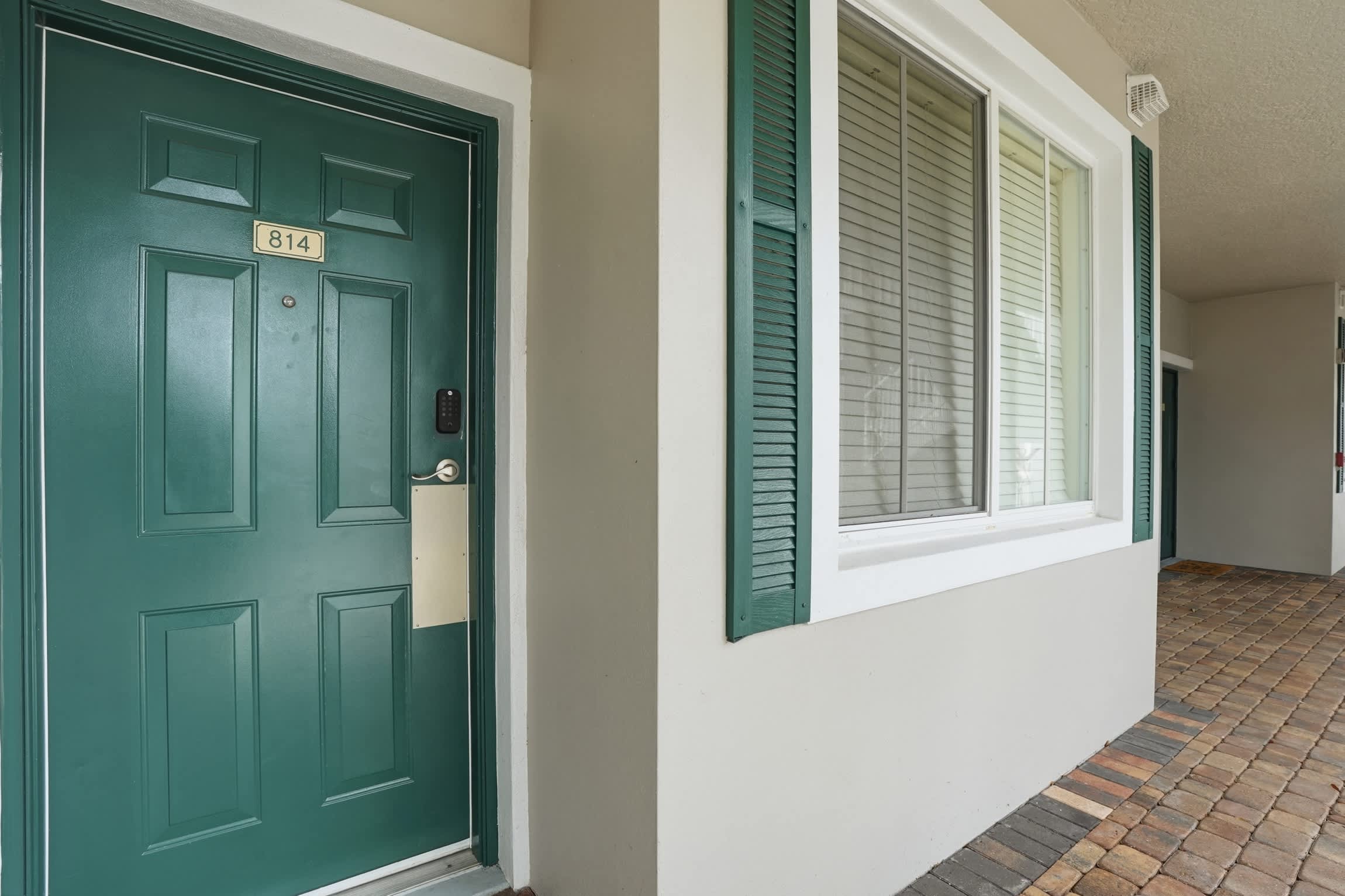 814 Lake and Fountain View Chic Furnishings | Photo 10