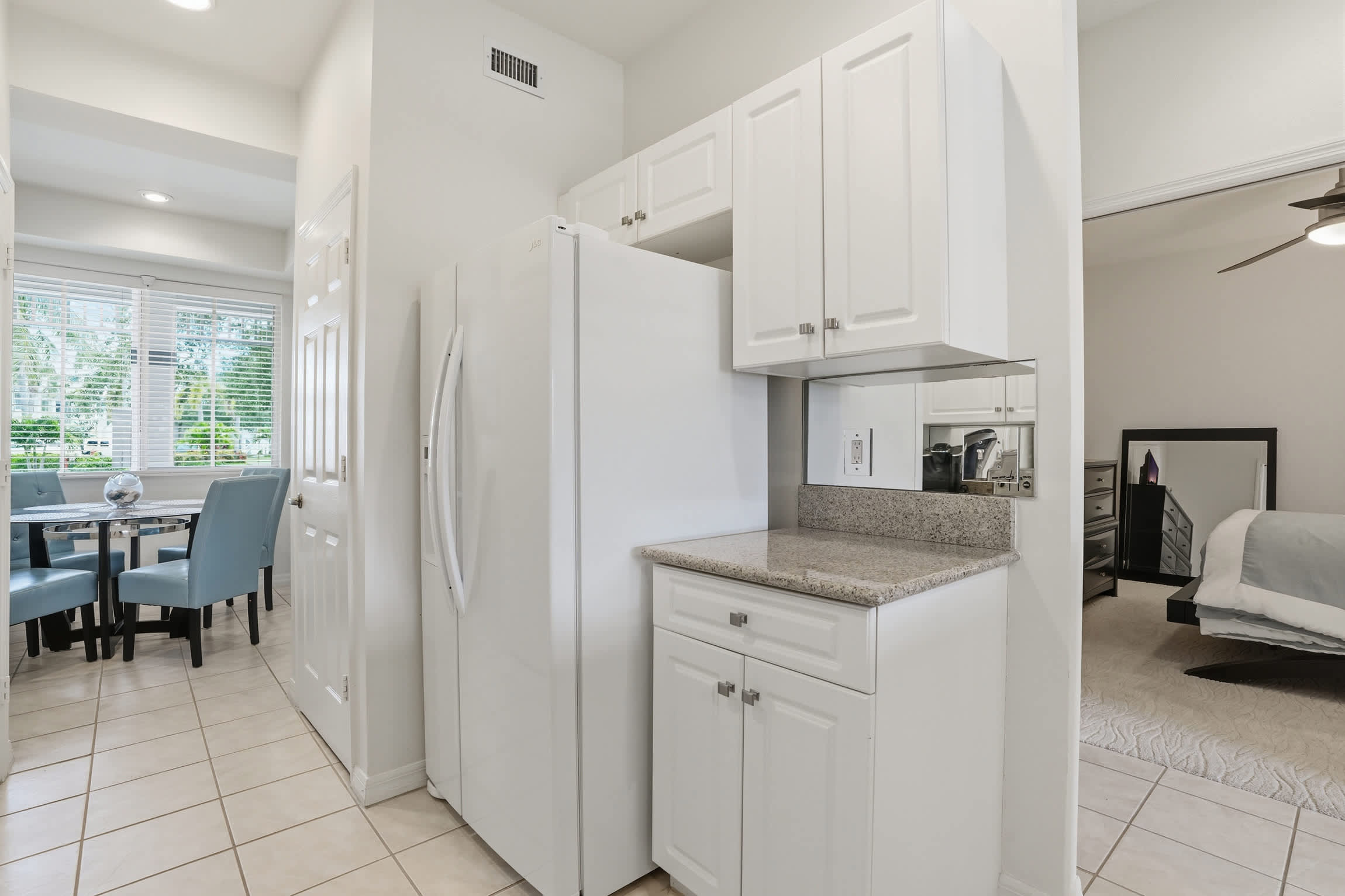 814 Lake and Fountain View Chic Furnishings | Photo 19