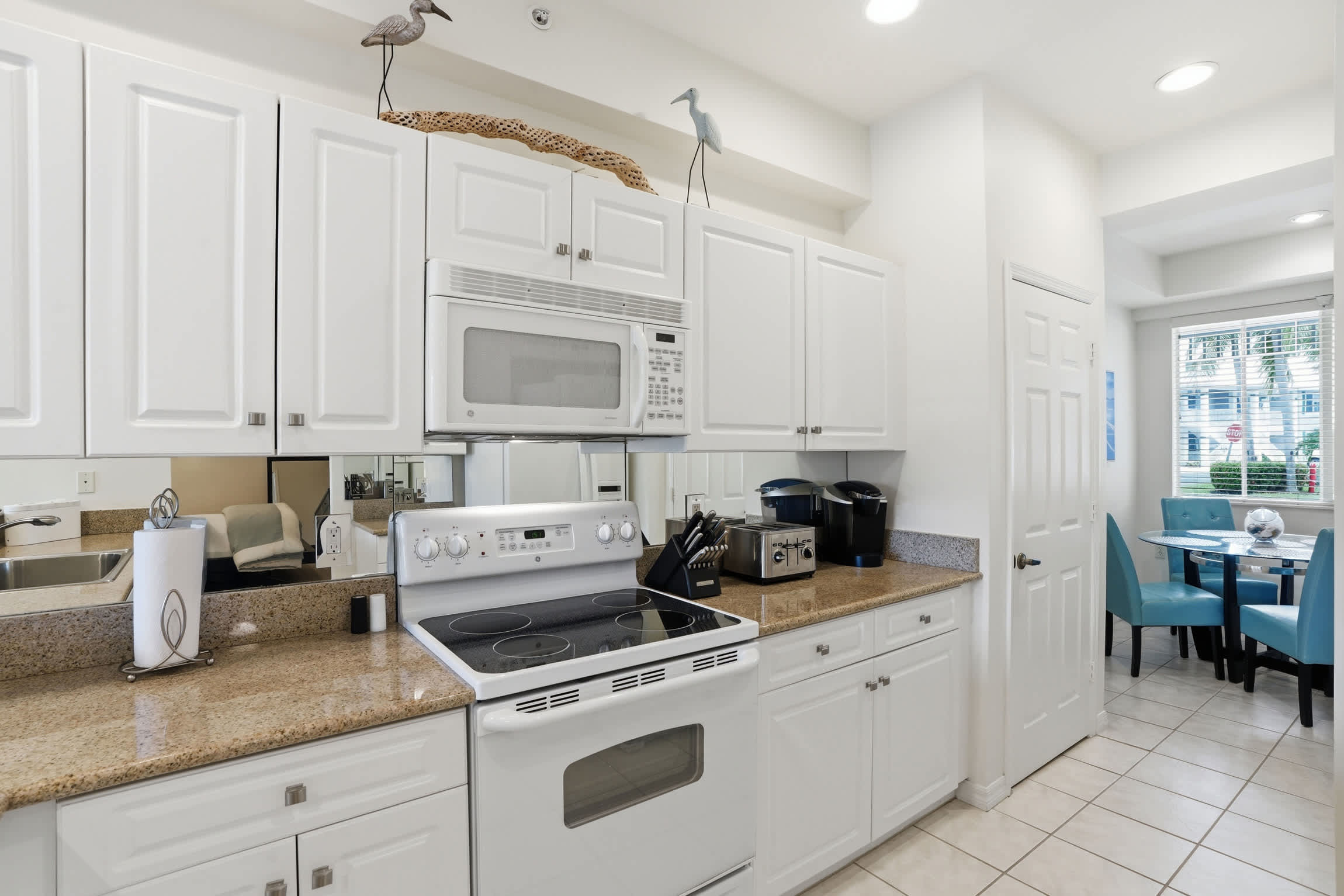 814 Lake and Fountain View Chic Furnishings | Photo 17