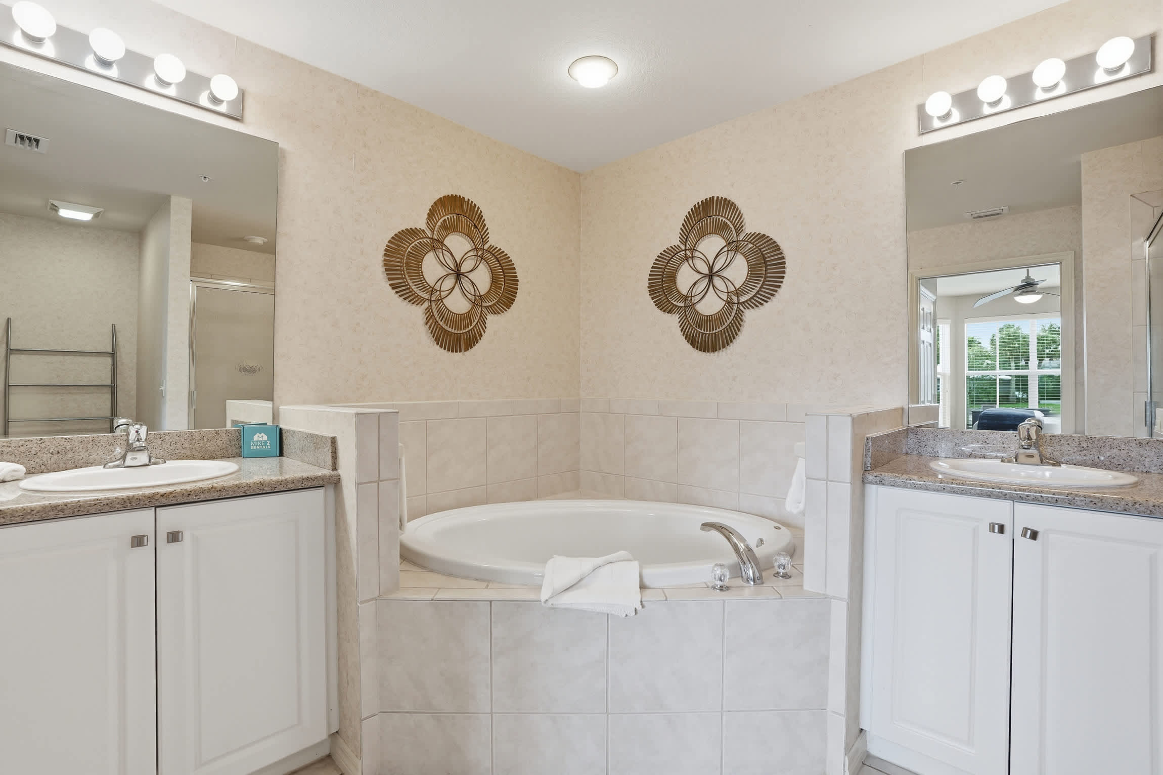 814 Lake and Fountain View Chic Furnishings | Photo 25