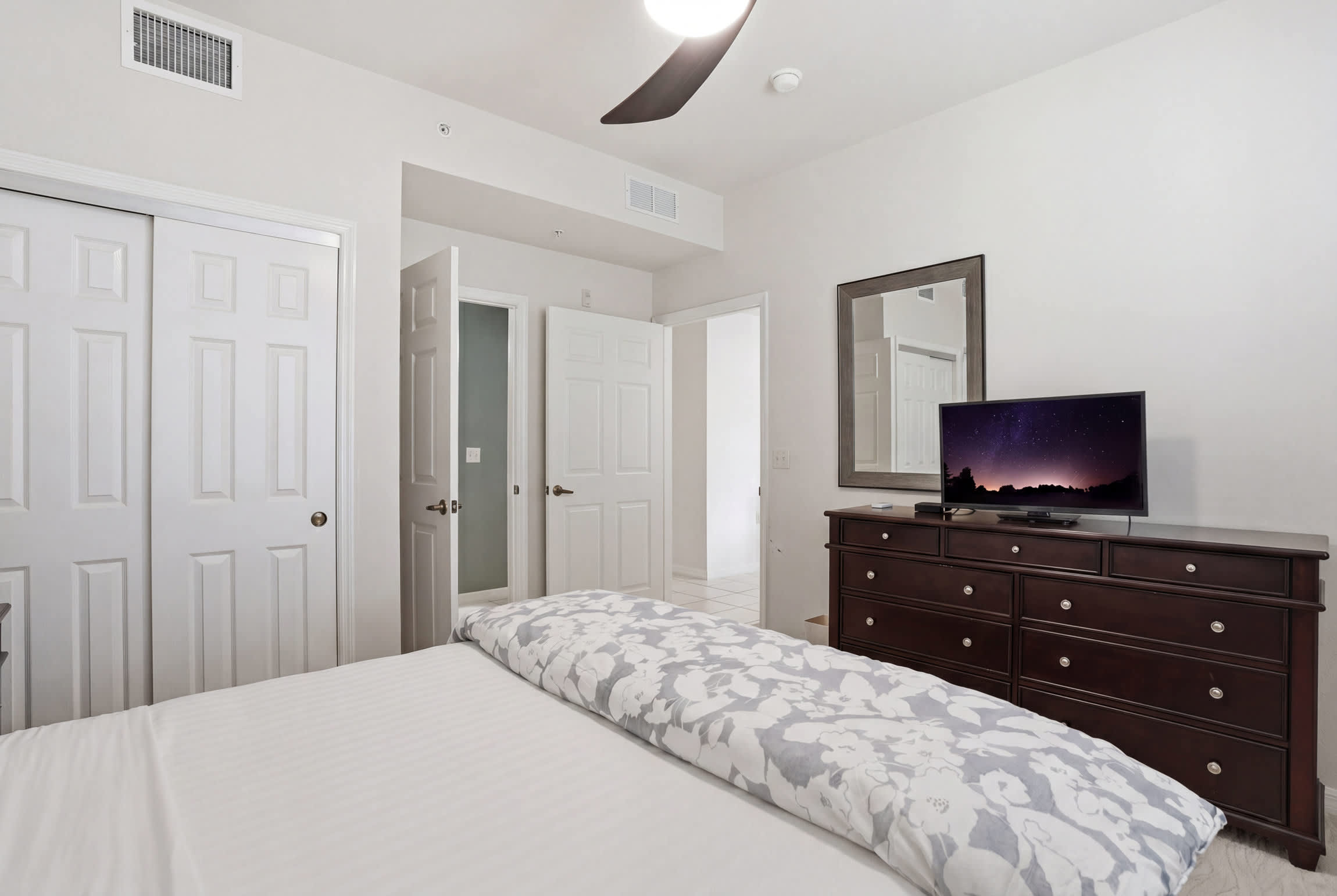 814 Lake and Fountain View Chic Furnishings | Photo 29