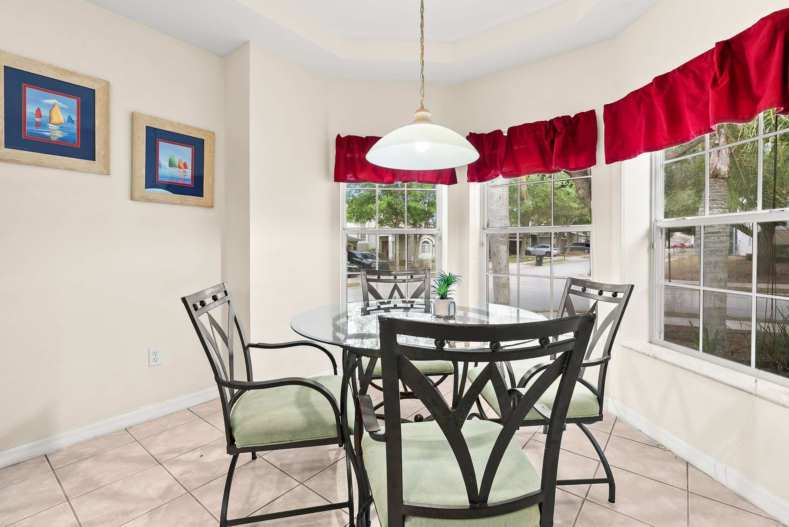 4BR family home - Star Wars, Mickey & pool table