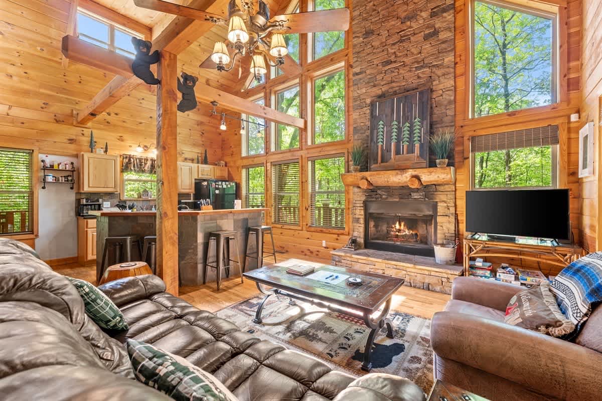 SECLUDED CABIN | SAUNA | HOT TUB | PET FRIENDLY