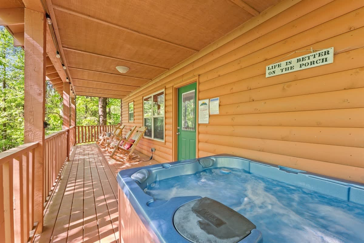 SECLUDED CABIN | SAUNA | HOT TUB | PET FRIENDLY
