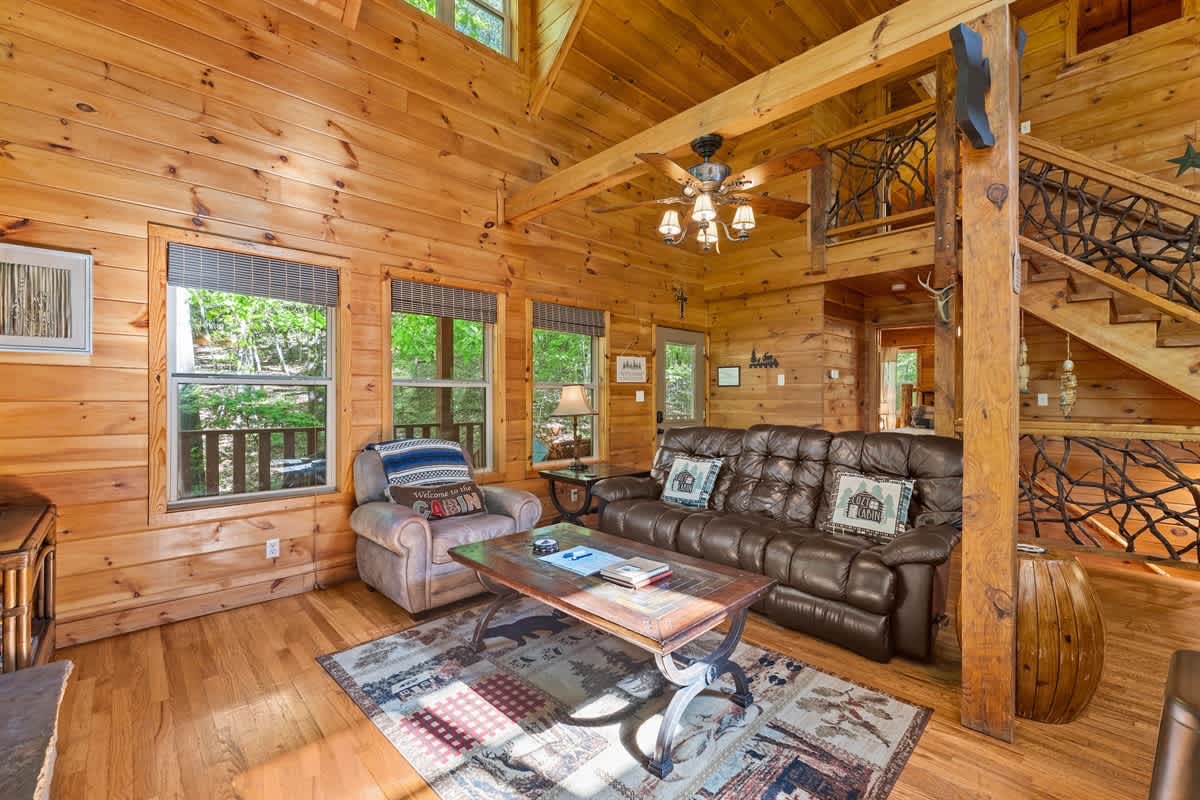 SECLUDED CABIN | SAUNA | HOT TUB | PET FRIENDLY