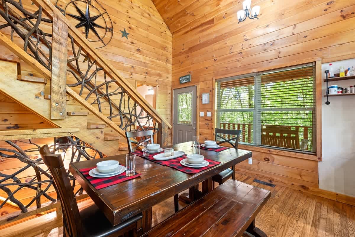 SECLUDED CABIN | SAUNA | HOT TUB | PET FRIENDLY