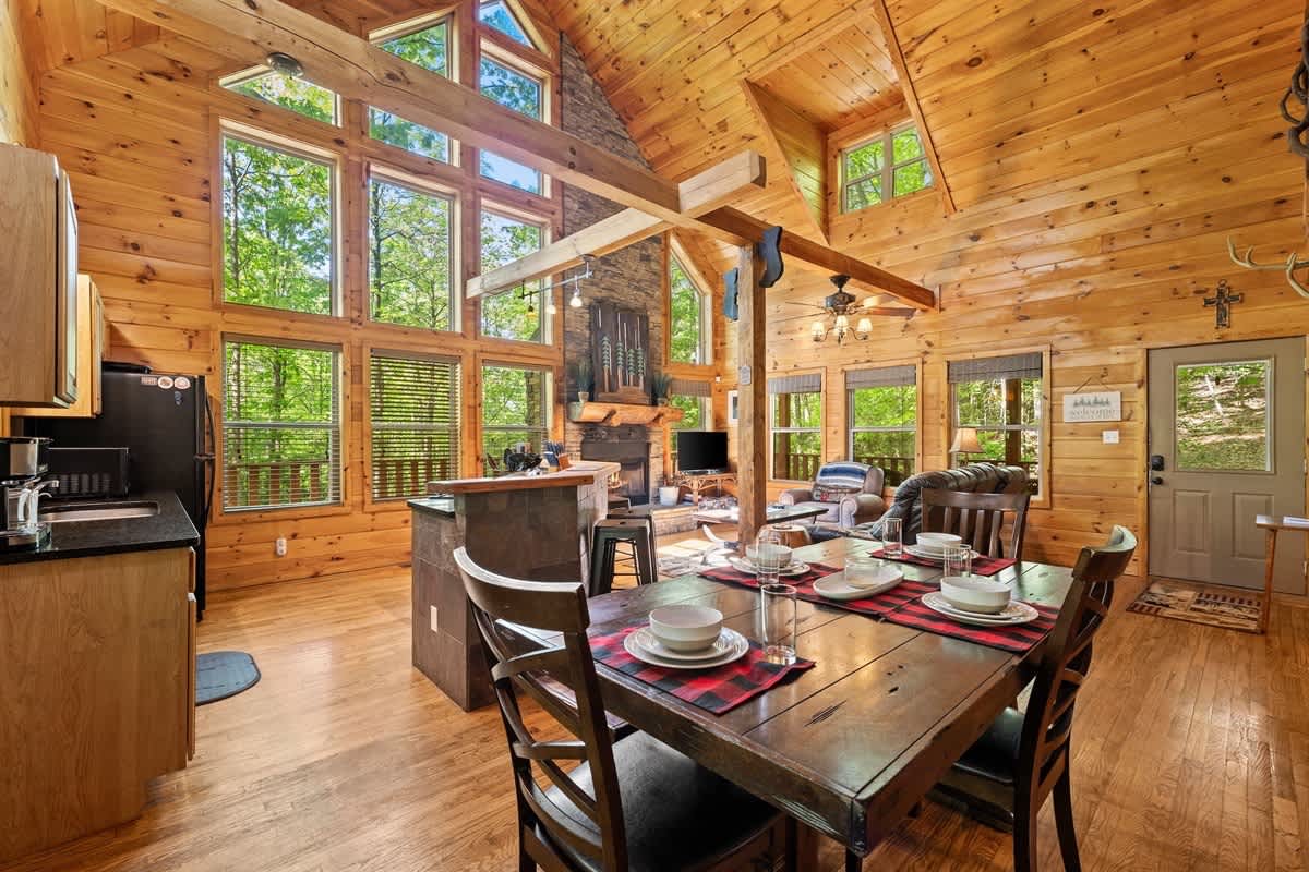 SECLUDED CABIN | SAUNA | HOT TUB | PET FRIENDLY
