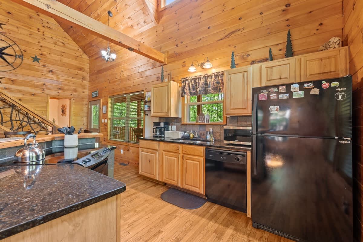 SECLUDED CABIN | SAUNA | HOT TUB | PET FRIENDLY