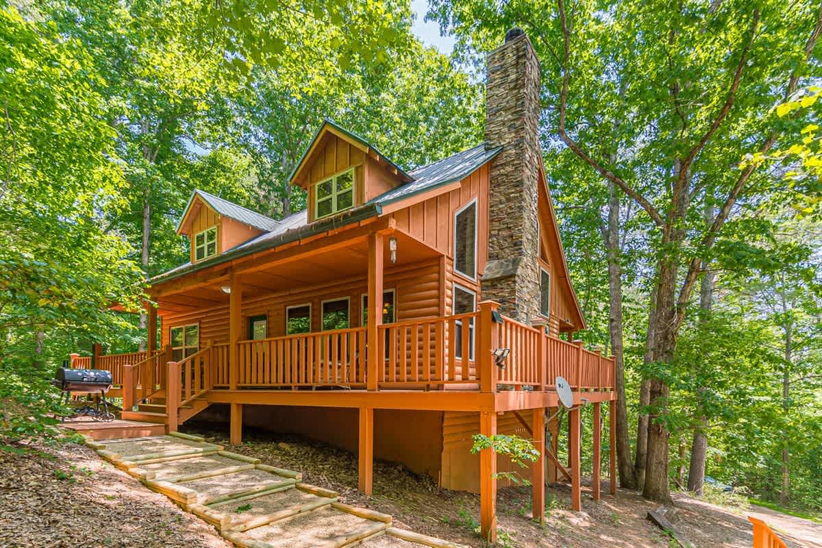 SECLUDED CABIN | SAUNA | HOT TUB | PET FRIENDLY