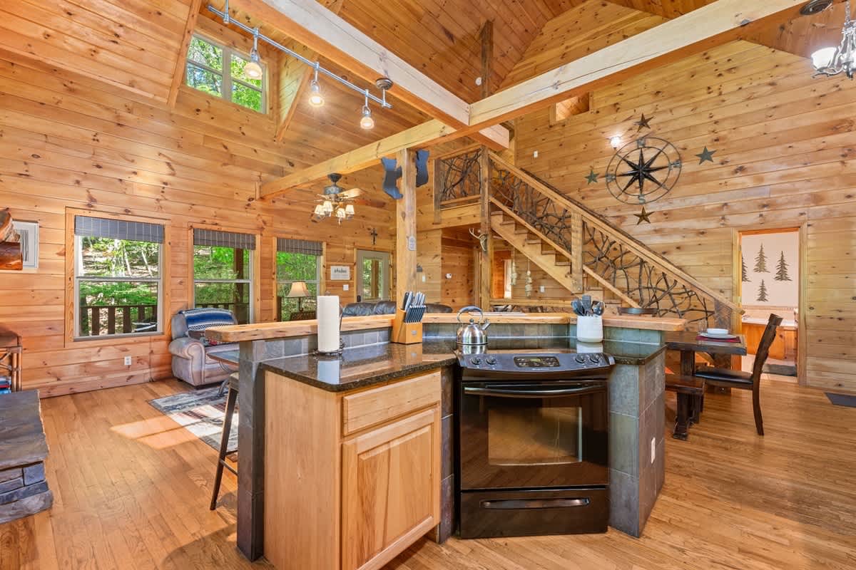 SECLUDED CABIN | SAUNA | HOT TUB | PET FRIENDLY