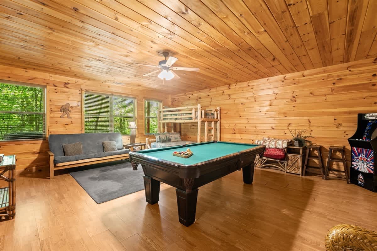 SECLUDED CABIN | SAUNA | HOT TUB | PET FRIENDLY