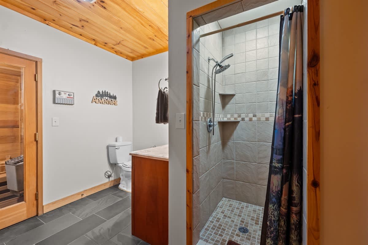 SECLUDED CABIN | SAUNA | HOT TUB | PET FRIENDLY