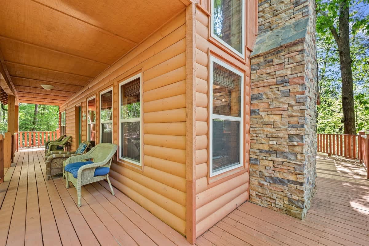 SECLUDED CABIN | SAUNA | HOT TUB | PET FRIENDLY