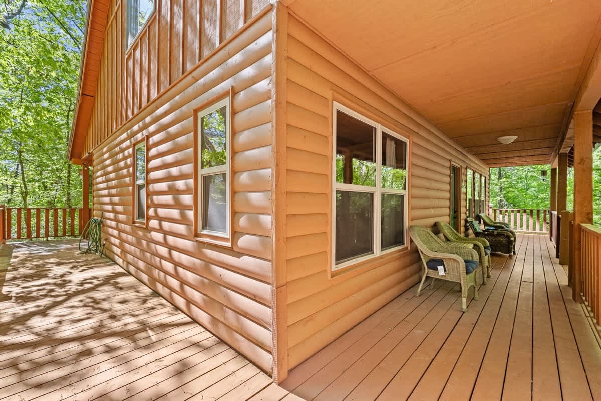 SECLUDED CABIN | SAUNA | HOT TUB | PET FRIENDLY