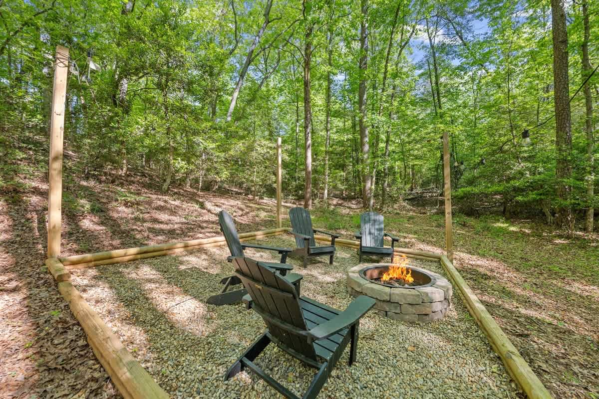 SECLUDED CABIN | SAUNA | HOT TUB | PET FRIENDLY