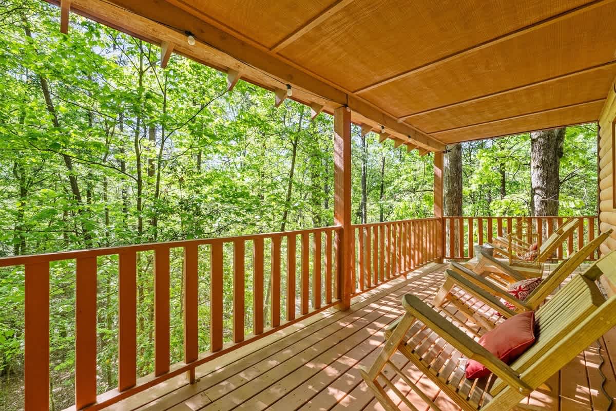 SECLUDED CABIN | SAUNA | HOT TUB | PET FRIENDLY