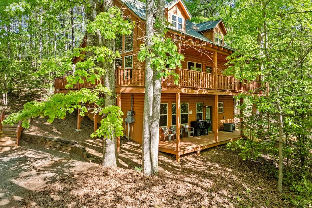 SECLUDED CABIN | SAUNA | HOT TUB | PET FRIENDLY