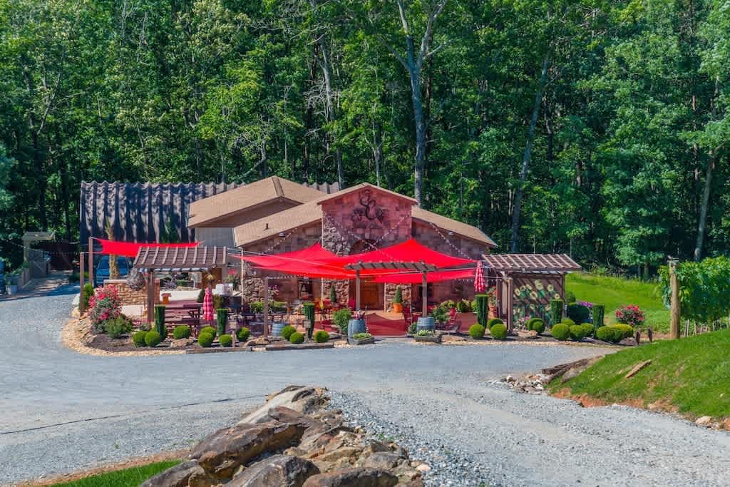 DEER HAVEN | MOUNTAIN VIEW | HOT TUB | VINEYARDS