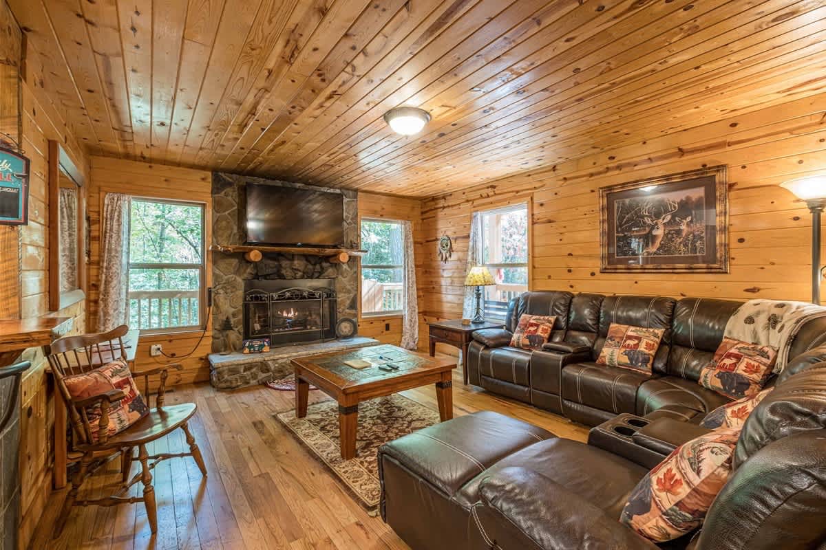 PRIVATE LOG CABIN l PET FRIENDLY | HOT TUB l SAUNA