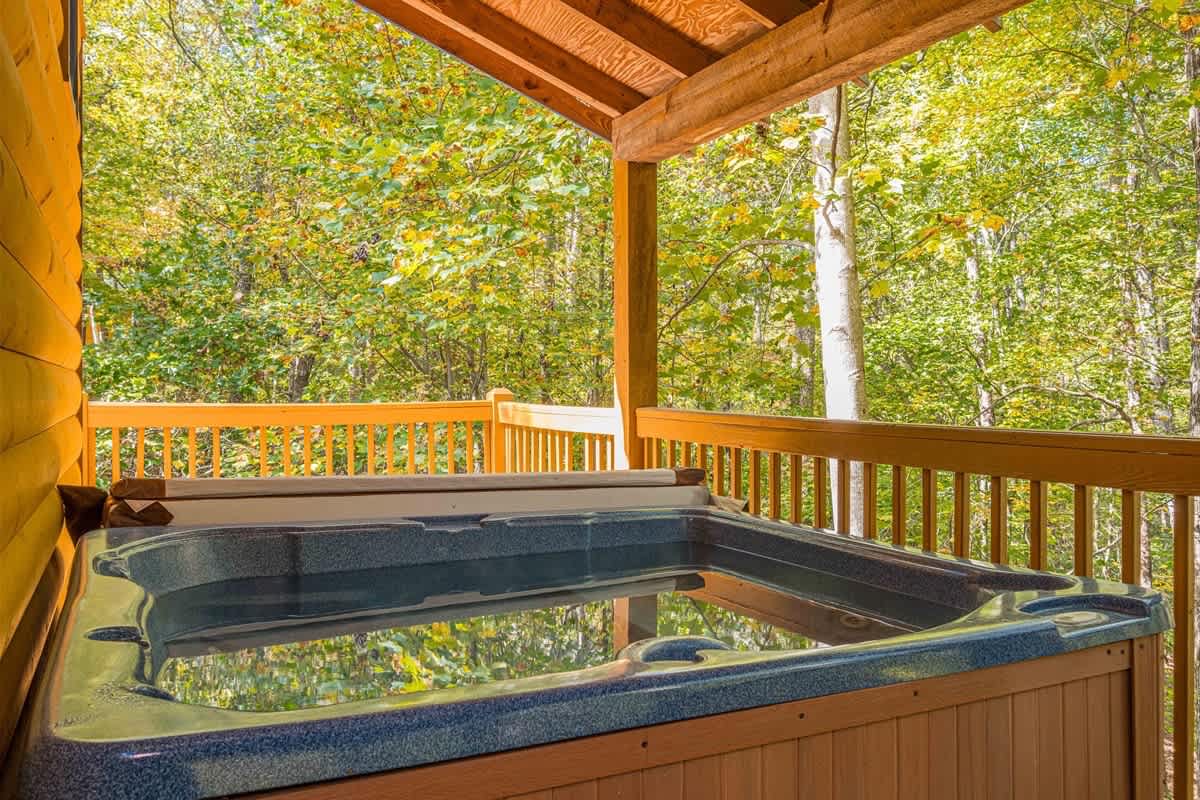 PRIVATE LOG CABIN l PET FRIENDLY | HOT TUB l SAUNA