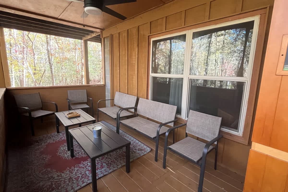 PRIVATE LOG CABIN l PET FRIENDLY | HOT TUB l SAUNA