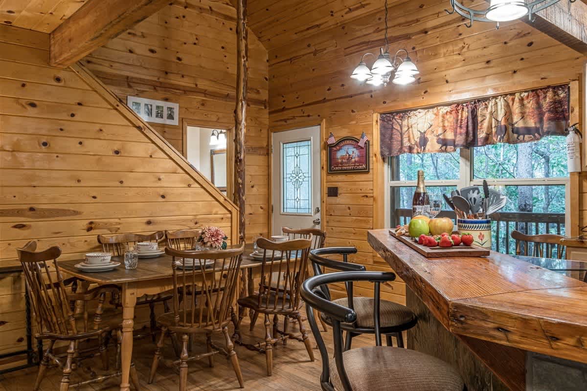 PRIVATE LOG CABIN l PET FRIENDLY | HOT TUB l SAUNA