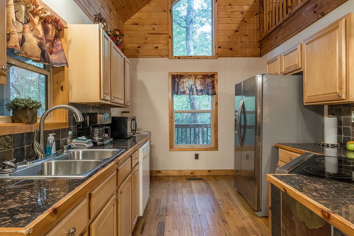 PRIVATE LOG CABIN l PET FRIENDLY | HOT TUB l SAUNA