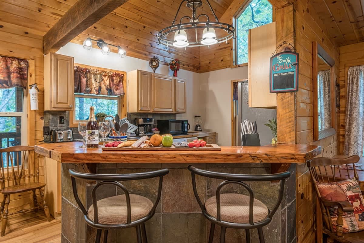 PRIVATE LOG CABIN l PET FRIENDLY | HOT TUB l SAUNA