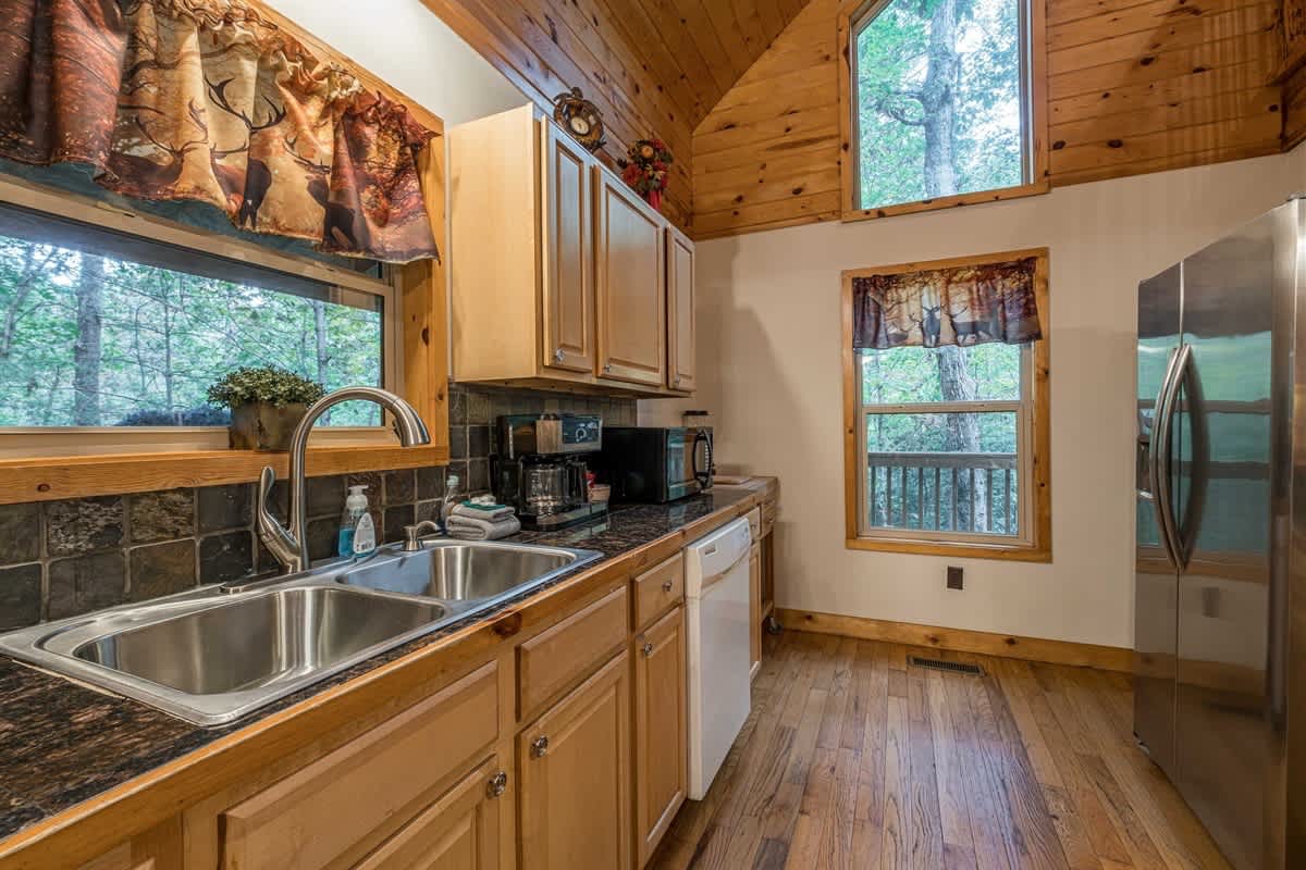 PRIVATE LOG CABIN l PET FRIENDLY | HOT TUB l SAUNA