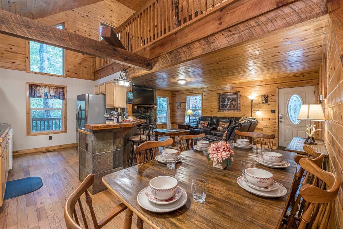 PRIVATE LOG CABIN l PET FRIENDLY | HOT TUB l SAUNA
