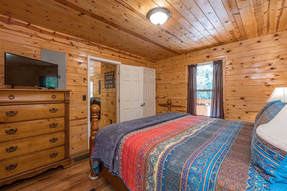 PRIVATE LOG CABIN l PET FRIENDLY | HOT TUB l SAUNA