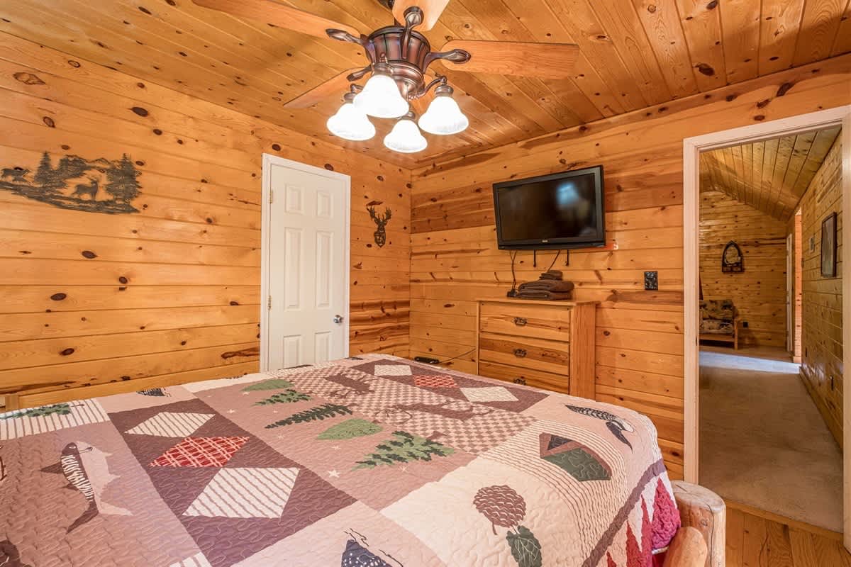 PRIVATE LOG CABIN l PET FRIENDLY | HOT TUB l SAUNA