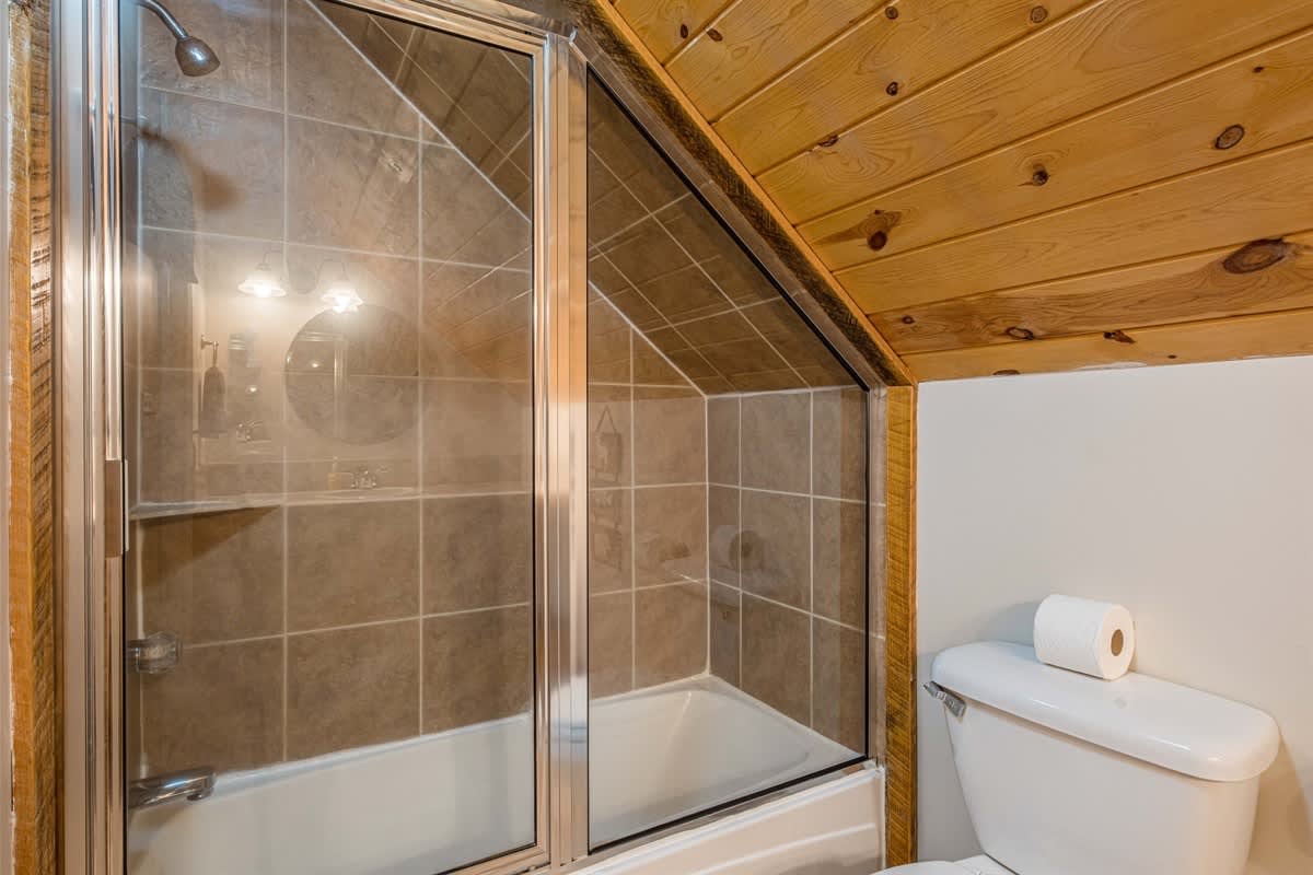PRIVATE LOG CABIN l PET FRIENDLY | HOT TUB l SAUNA