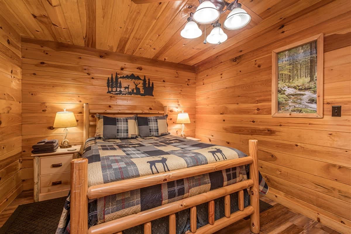 PRIVATE LOG CABIN l PET FRIENDLY | HOT TUB l SAUNA