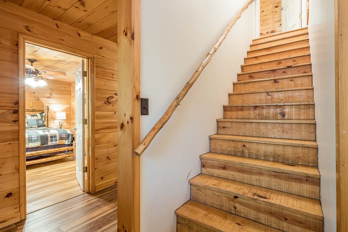 PRIVATE LOG CABIN l PET FRIENDLY | HOT TUB l SAUNA