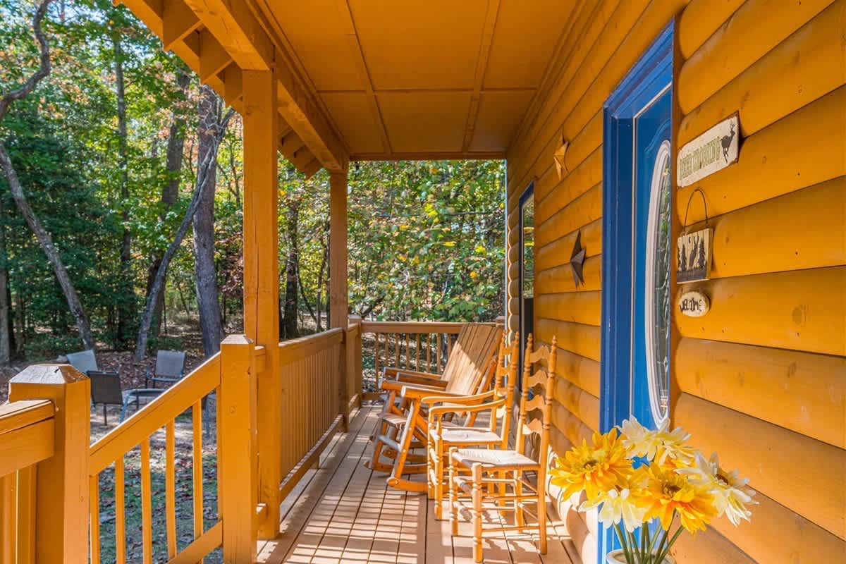 PRIVATE LOG CABIN l PET FRIENDLY | HOT TUB l SAUNA