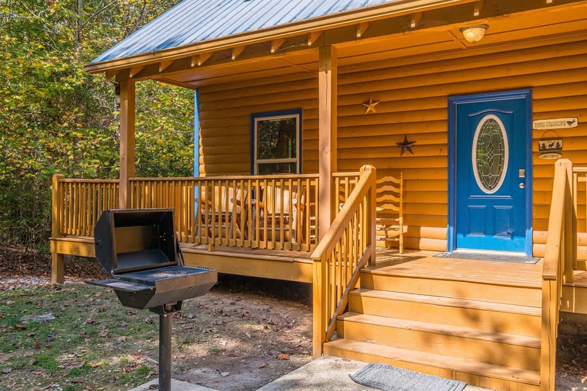 PRIVATE LOG CABIN l PET FRIENDLY | HOT TUB l SAUNA
