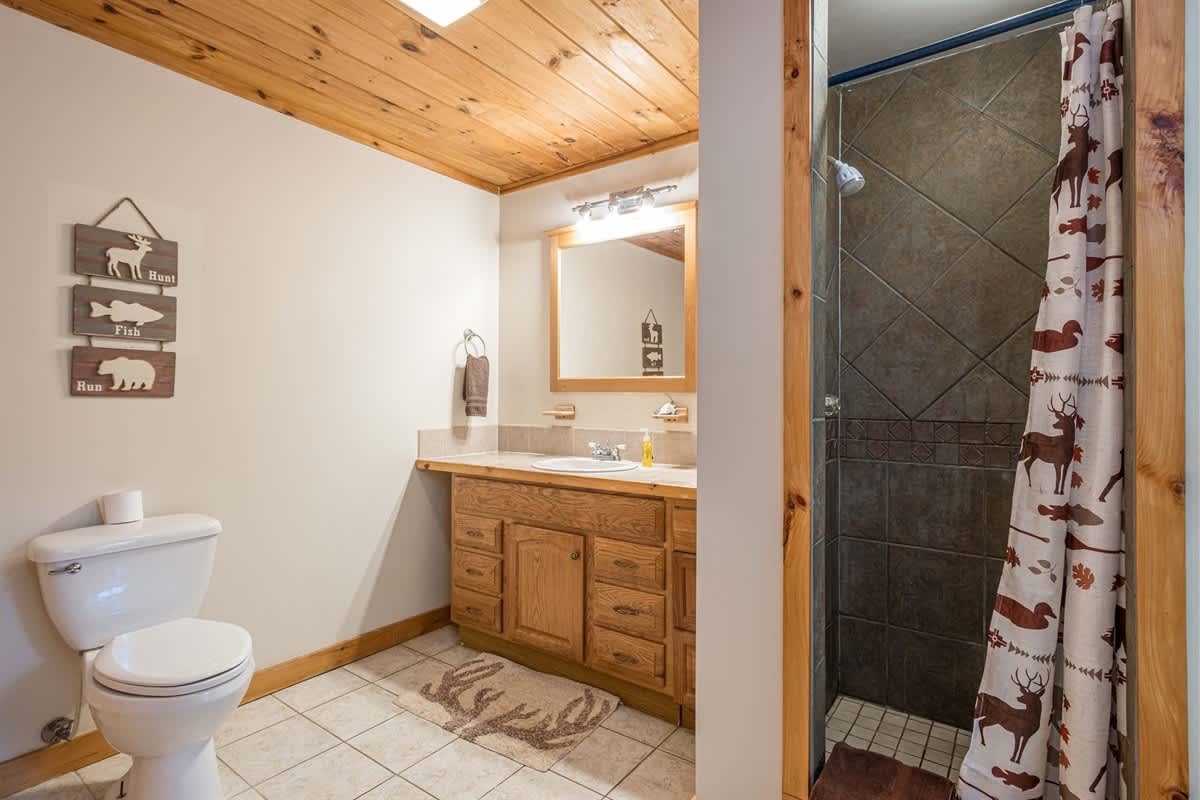 PRIVATE LOG CABIN l PET FRIENDLY | HOT TUB l SAUNA